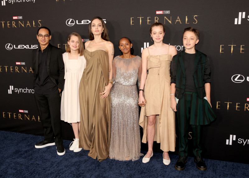 Angelina Jolie, Gemma Chan, Salma Hayek Memukau di Premiere Eternals