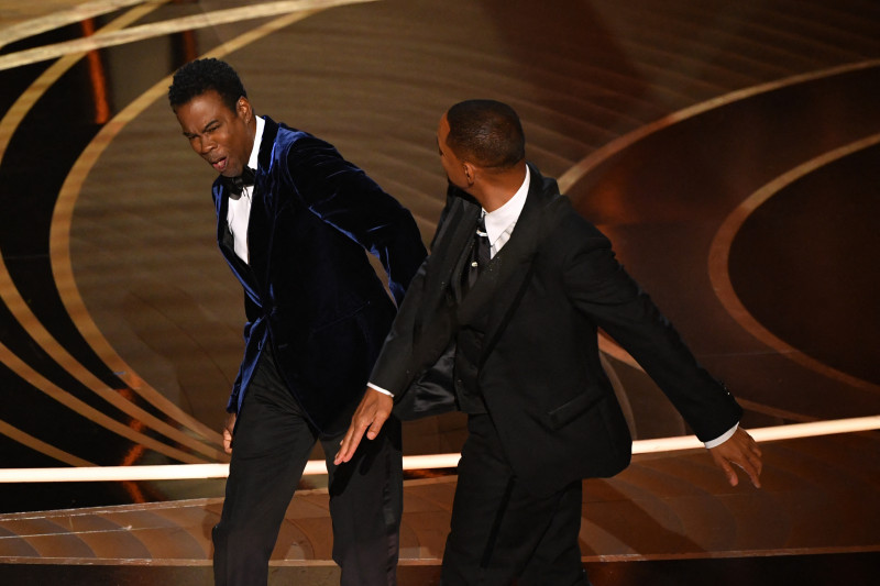 Will Smith Minta Maaf pada Chris Rock Atas Tamparannya di Panggung Oscars 2022